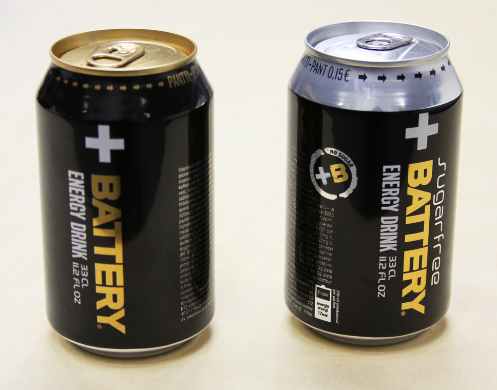 Canettes de boisson énergisante pour illustrer les erreurs d’hydratation sportif avant l’effort